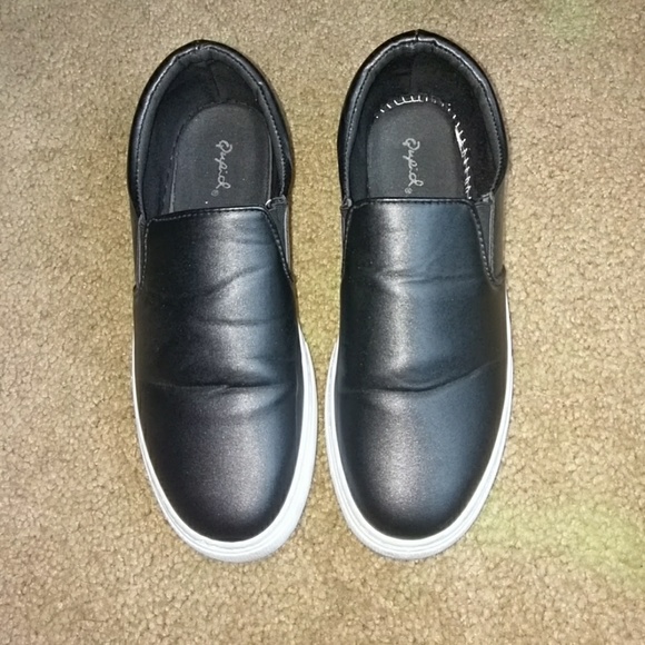 Women's Black Slip On Shoes - Picture 3 of 5